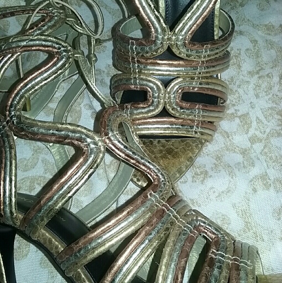 BCBG Metallic Heels Size 8 - Picture 4 of 5